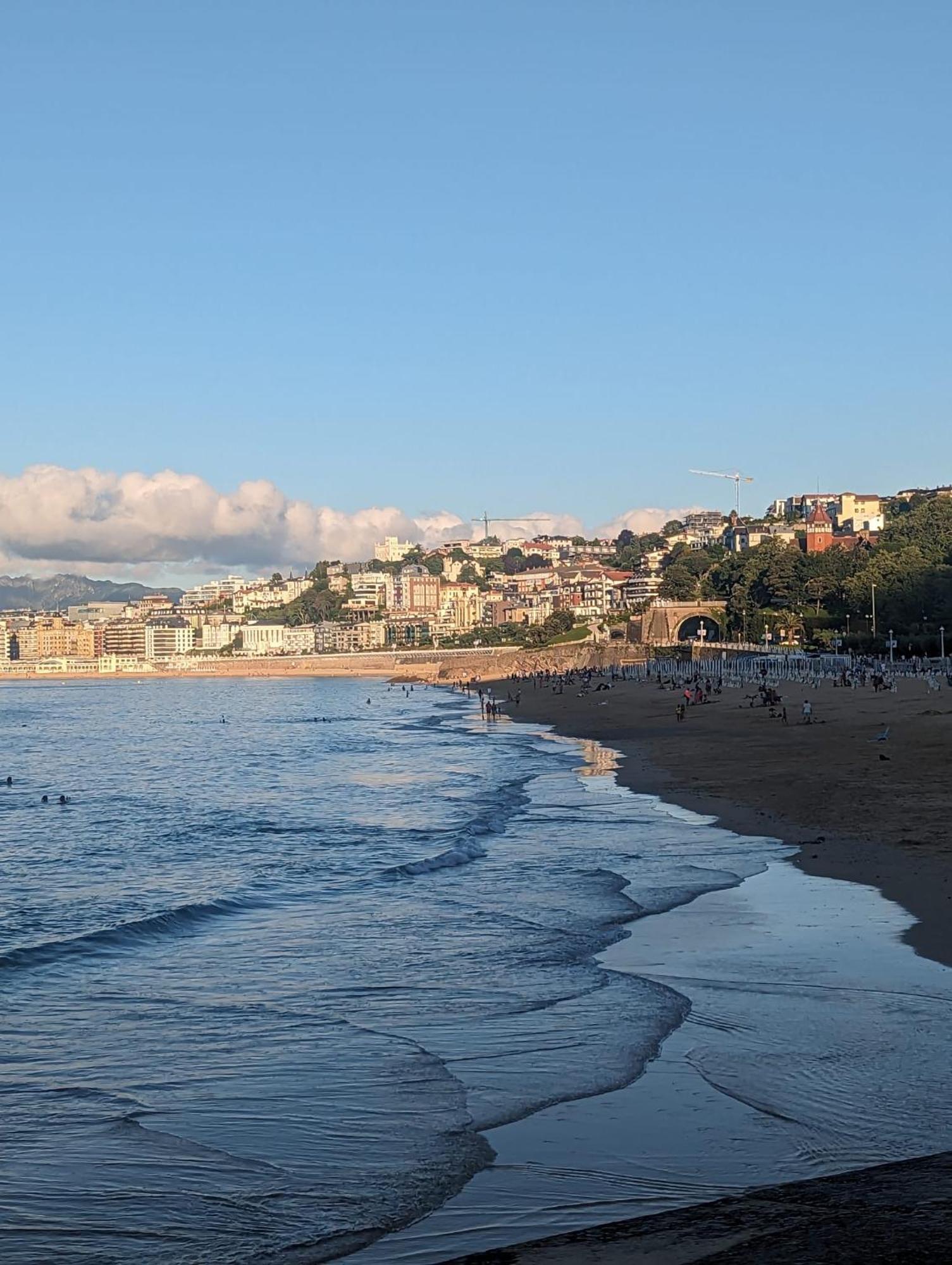 New Apartment & Terrace. Steps To Ondarreta Beach Anorga-Lugariz Bagian luar foto
